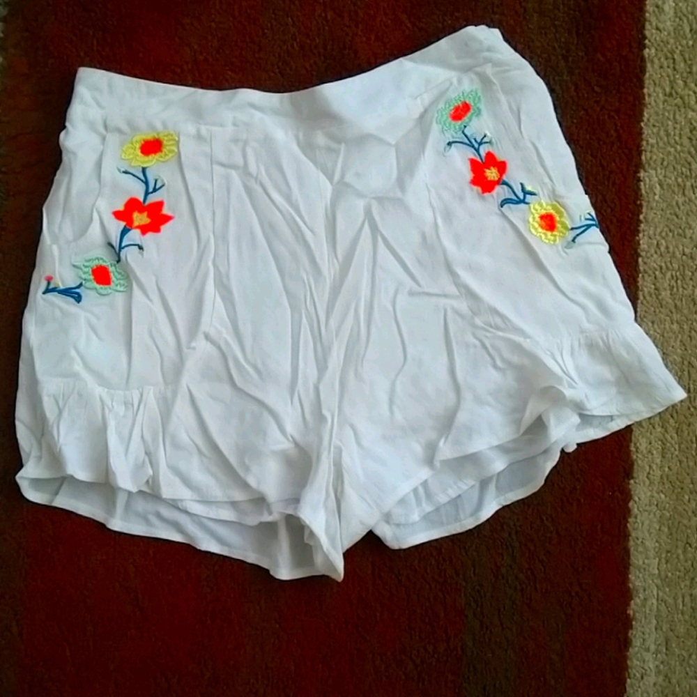 Mika & Gala shorts with embroidery